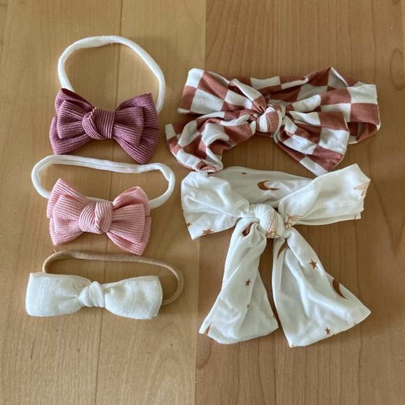 Assorted baby bows/headbands bundle! New or only worn once! Newborn-6month range - Picture 2 of 9